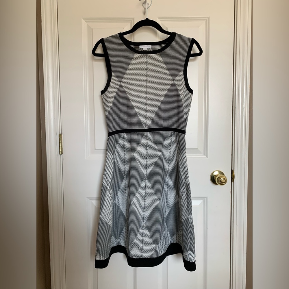 New York & Company Black/White Diamond Design Sleeveless Knit Dress